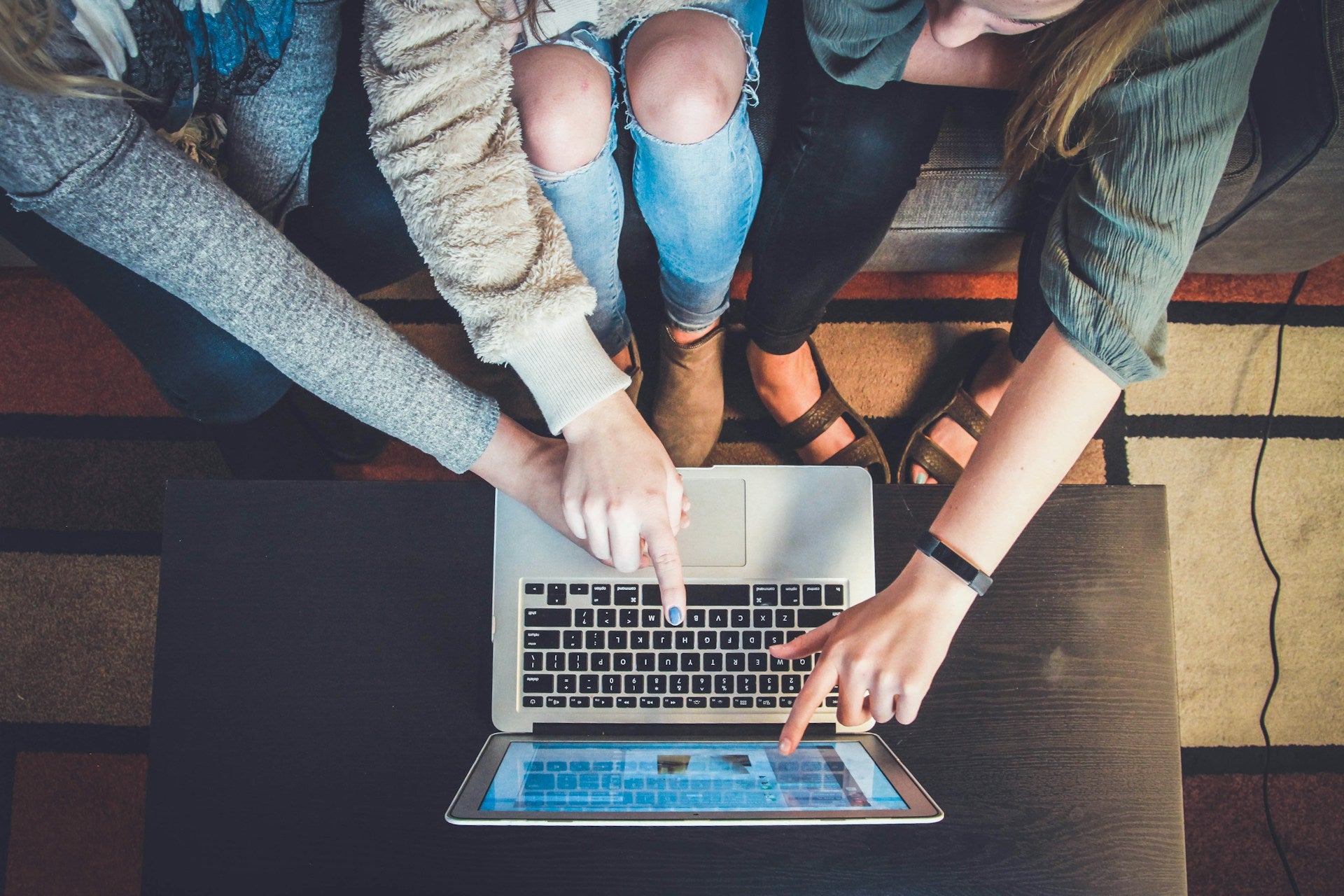 20+ Family Businesses to Start on Shopify