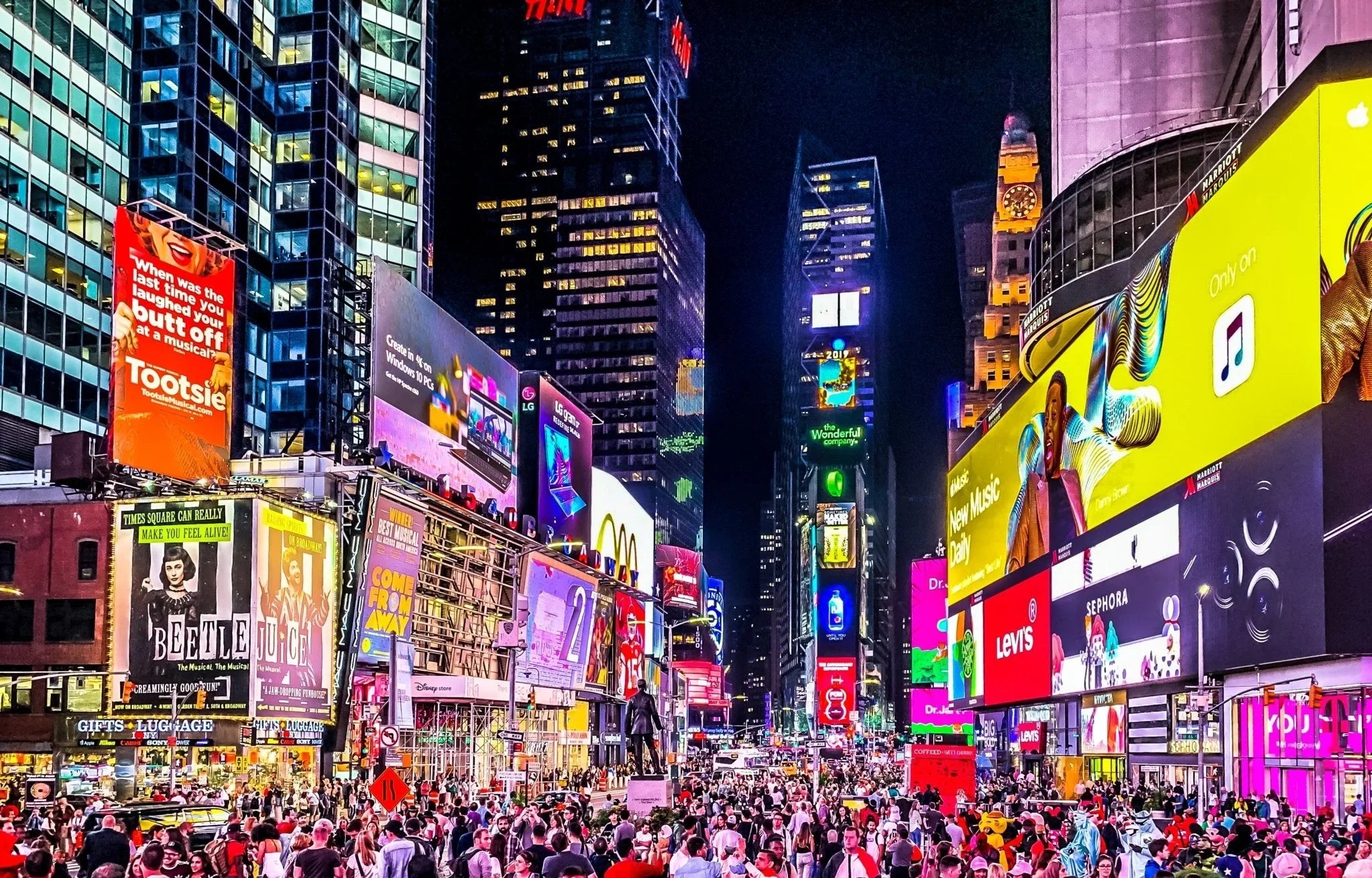 Top 30 Companies and Brands That Use Shopify Plus in 2025